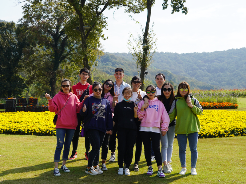 91视频官网網+銷團隊拈（niān）花灣遊