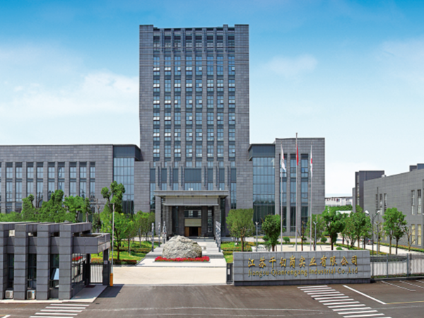 折疊式防火卷簾門走進江蘇千（qiān）仞崗實業有限公（gōng）司